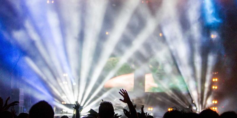 当赛博朋克美学遇上消防硬核科技：超规建筑性能化设计如何守护未来空间安全